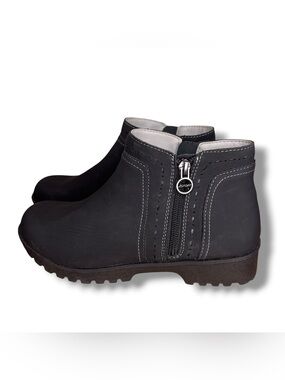 Size 7 J Sport Jenna Black Faux Suede Ankle Booties Zip Closure Chunky Heel